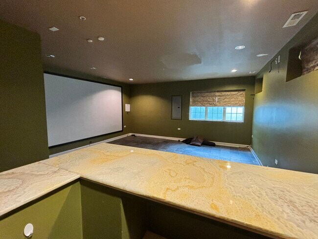 Building Photo - 1650 Linden St