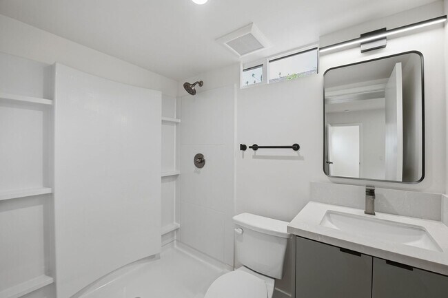 Building Photo - 2735 Broadway-3