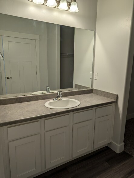 Building Photo - 745 N 380 W