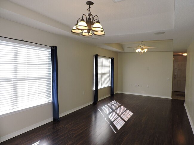 Building Photo - Easy access to shopping, interstate & Navy Federal complex!