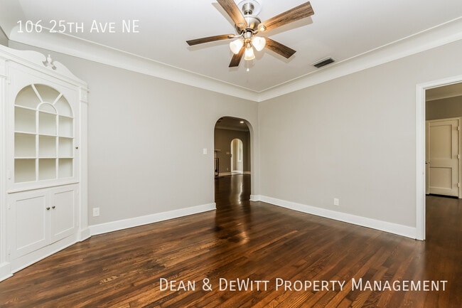 Building Photo - 106 25th Ave NE