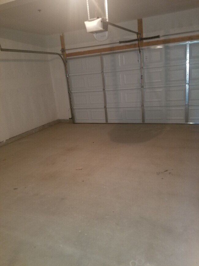 Building Photo - 2238 S 37th Dr