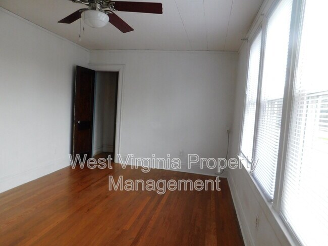 Building Photo - 54 Hunt Ave