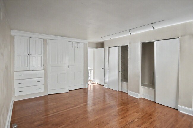 Building Photo - 238 S 11th St