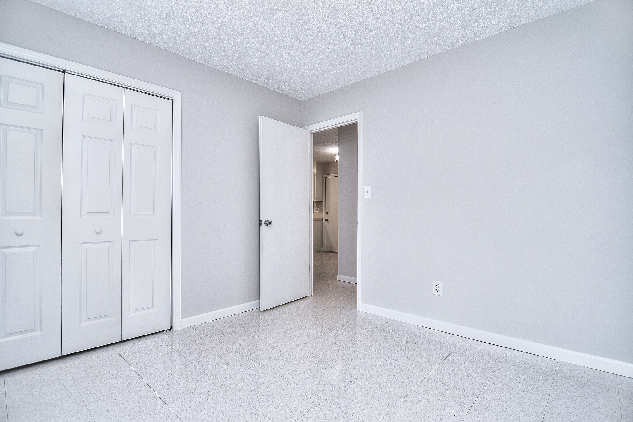 Building Photo - 345 Sunny Hill Dr