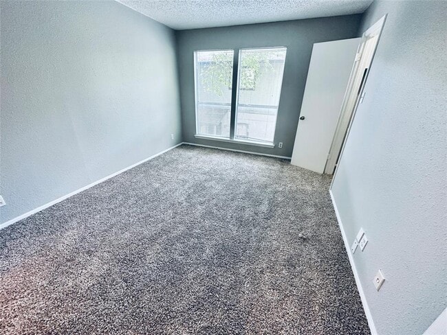 Building Photo - 1318 Southport Dr