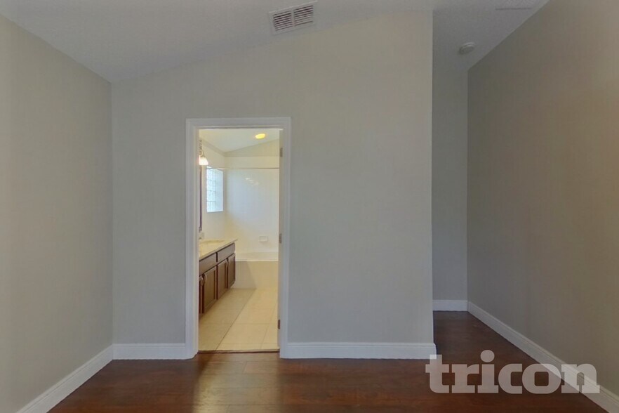 Building Photo - 15206 Markham Dr