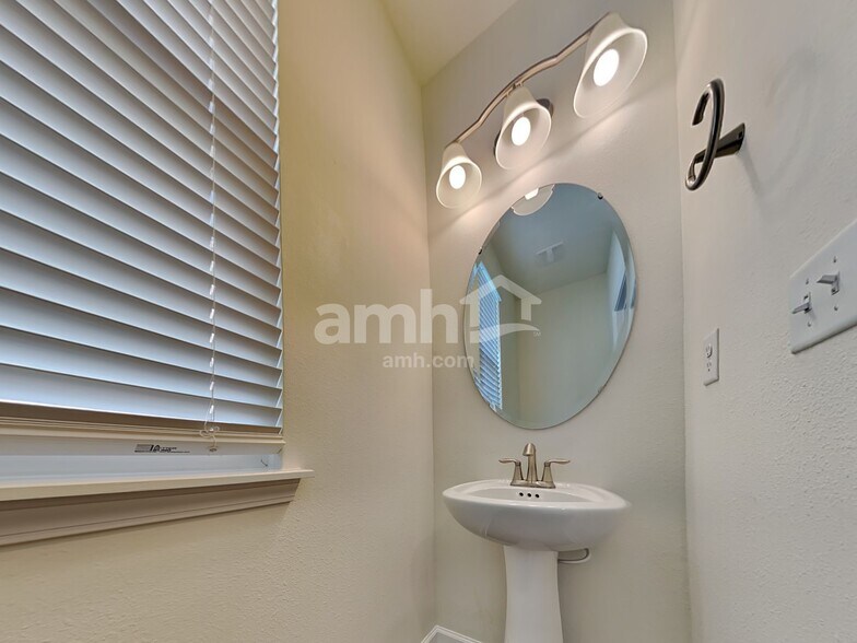 Building Photo - 1155 Tan Tara Trail