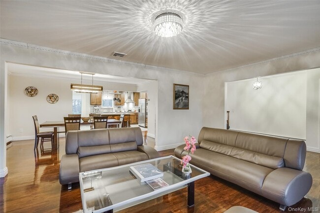 Building Photo - 1041 Glen Cove Ave