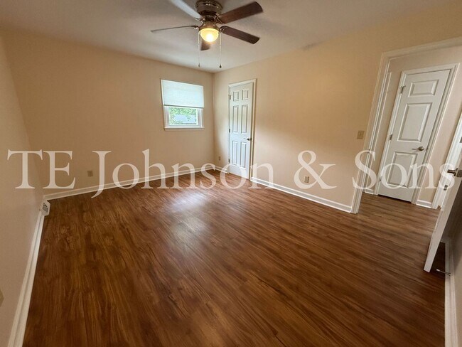 Building Photo - 3 Bedroom Close to Mt. Tabor