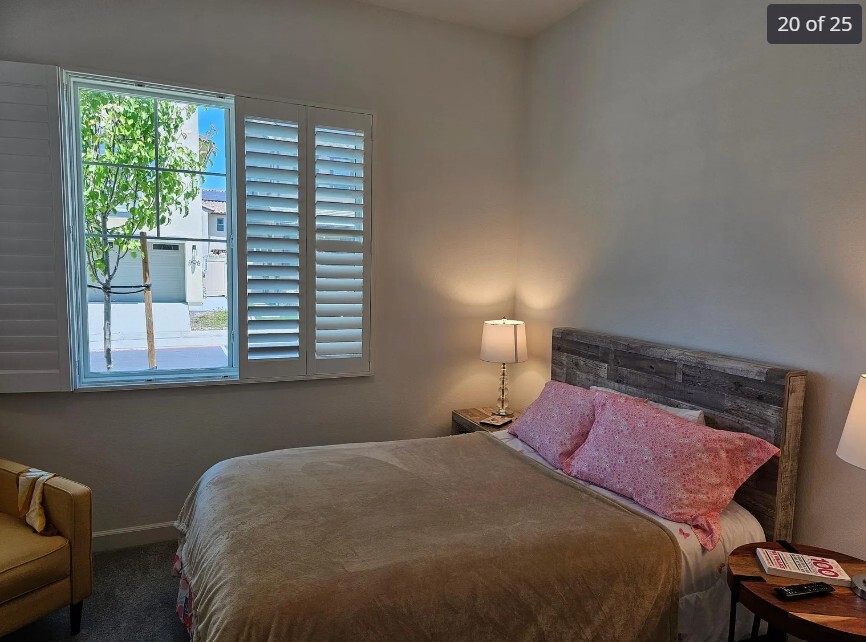 Bedroom with natural daylight - 607 Middlebrook Rd