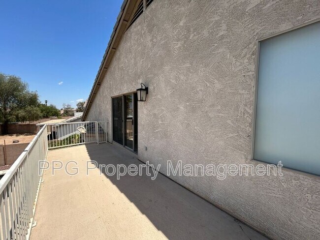 Building Photo - 12912 W Ash St