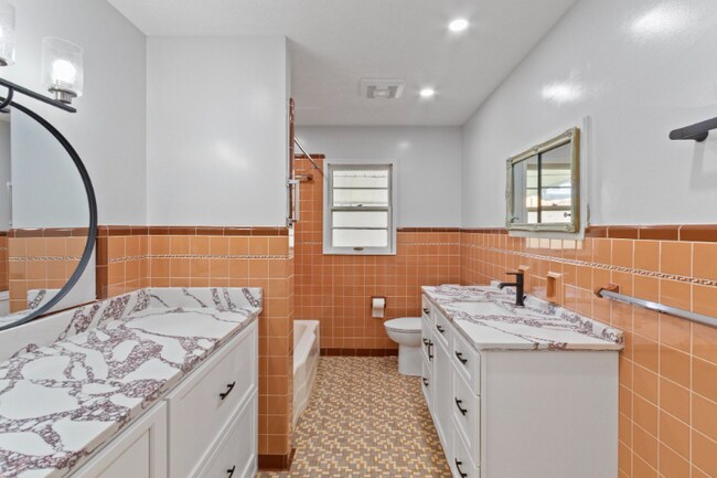 Building Photo - 1533 S 76th St