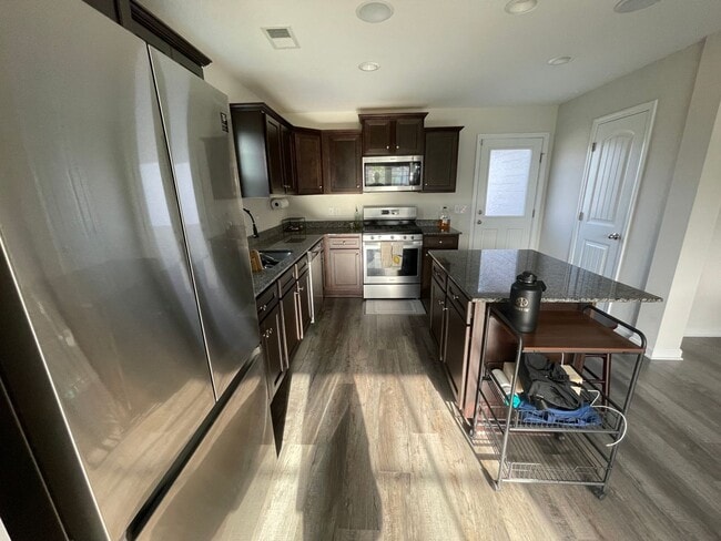 Building Photo - Lovely Three Bedroom Home in Camden and Minutes Away from I-20