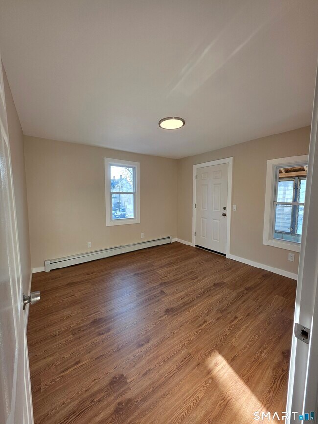 Building Photo - 14 Smith St