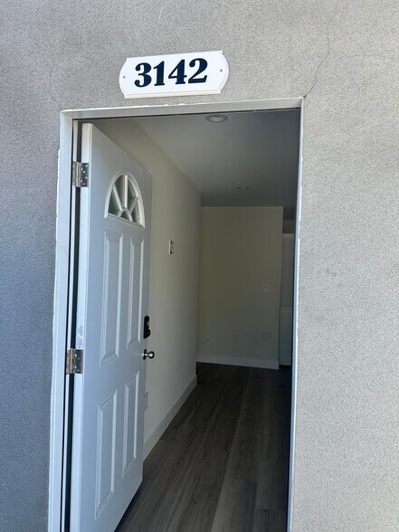 Building Photo - 3140 Stockbridge Ave