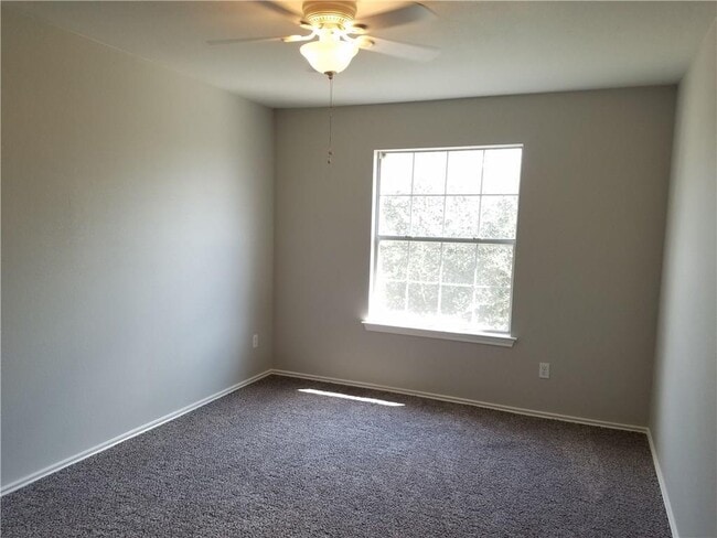 Building Photo - 650 Goldenrod St