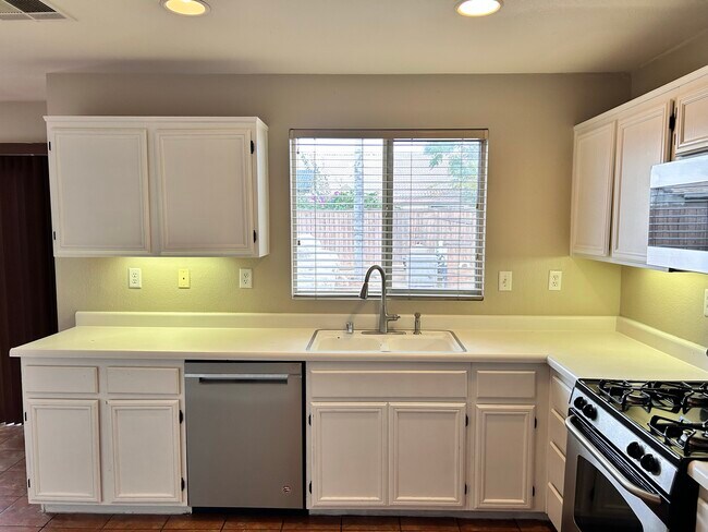 Building Photo - 27206 Sawyer Rd