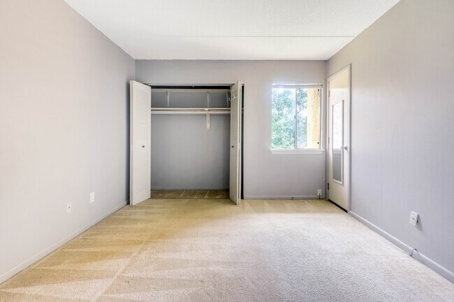 Building Photo - 209 W Miracle Strip Pkwy
