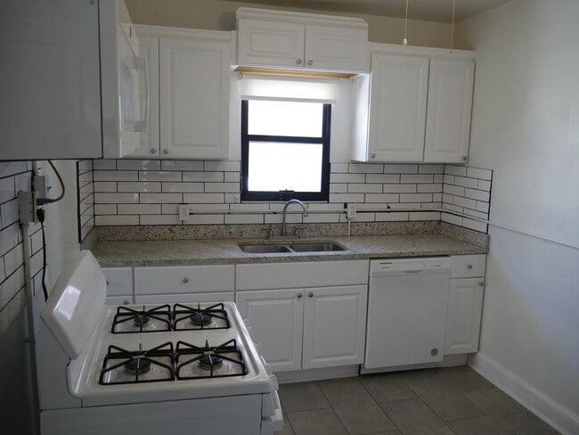 Building Photo - 1703 E Rio Grande Ave