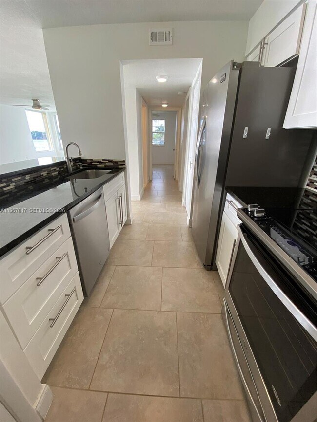 Building Photo - 2841 N Oakland Forest Dr