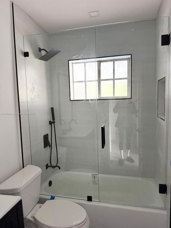 Building Photo - 3 bedroom in Hollywood FL 33020