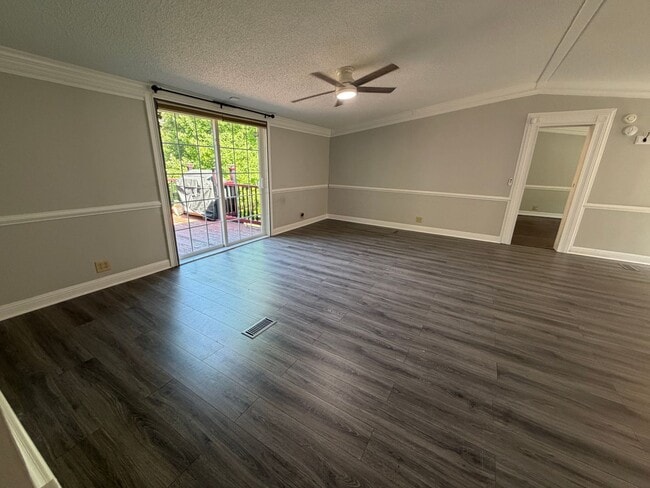 Building Photo - Spacious Ranch Home