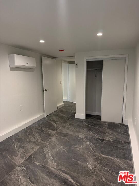 Building Photo - 160 W 59th St