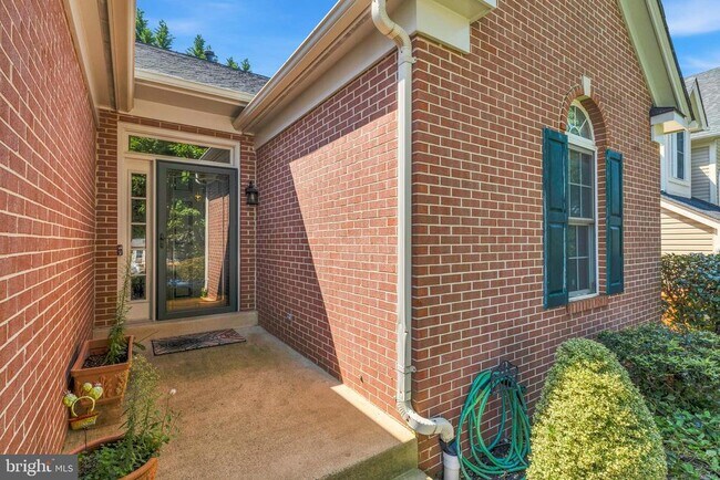 Building Photo - 46855 Willowood Pl