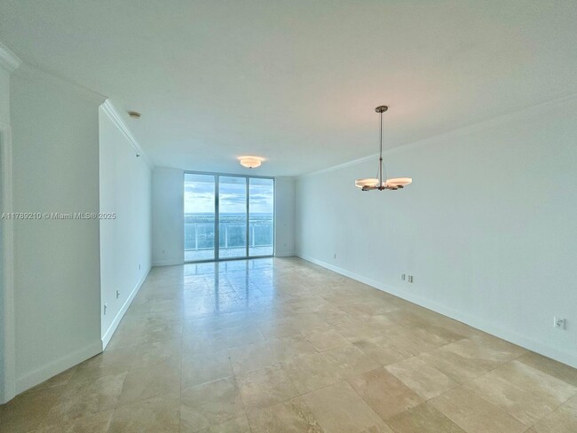 Building Photo - 15051 Royal Oaks Ln