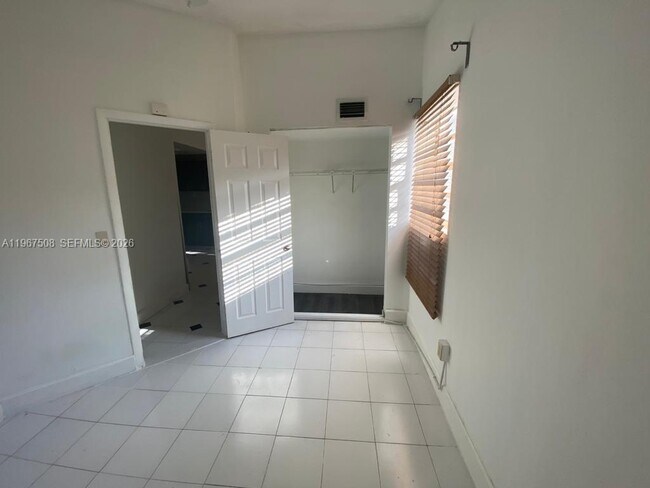 Building Photo - 2040 NE 197th Terrace