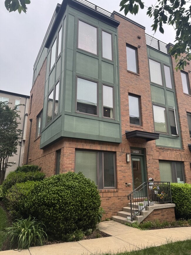 Building Photo - 5650 46th Pl