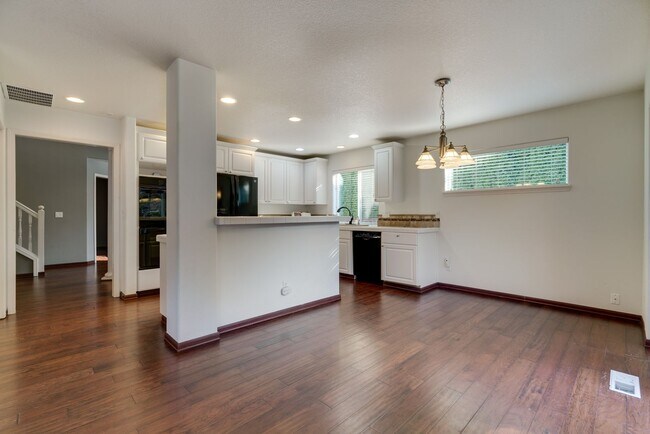 Building Photo - Spacious 4BR / 3BA Home in Desirable Bethany Area