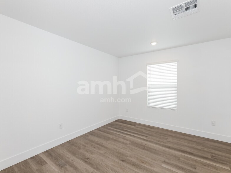 Building Photo - 9478 Aldersyde Dr
