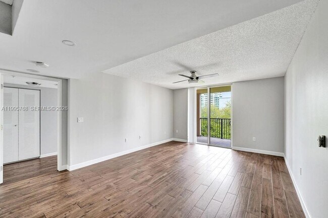 Building Photo - 520 SE 5 Ave