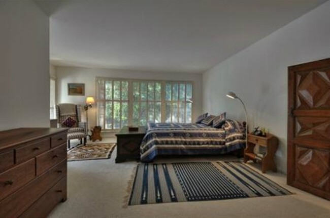 Building Photo - 300 Sand Hill Cir