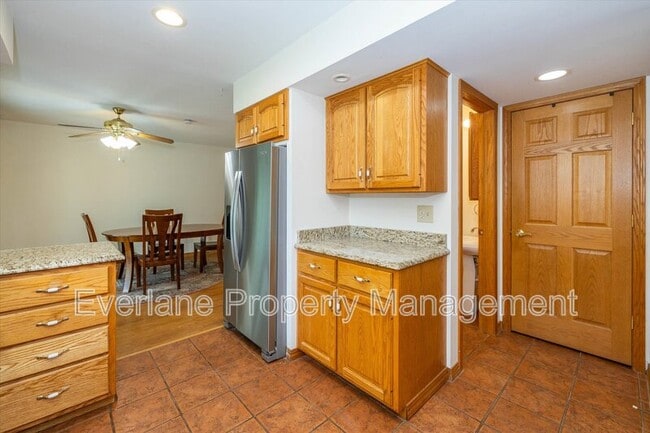 Building Photo - 647 Alwyne Rd