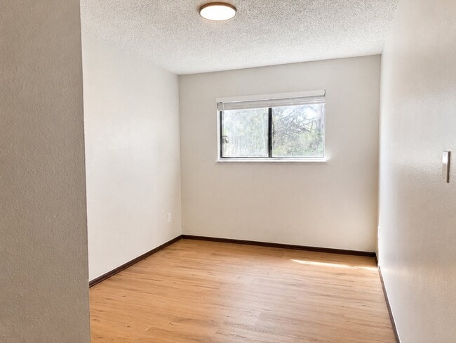 Building Photo - 139 Juniper Pl