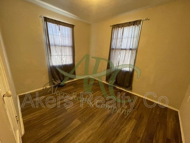 Building Photo - 1702 Van Buren St