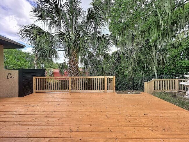 Building Photo - Exquisite Lake County Home with Lake Harris Views