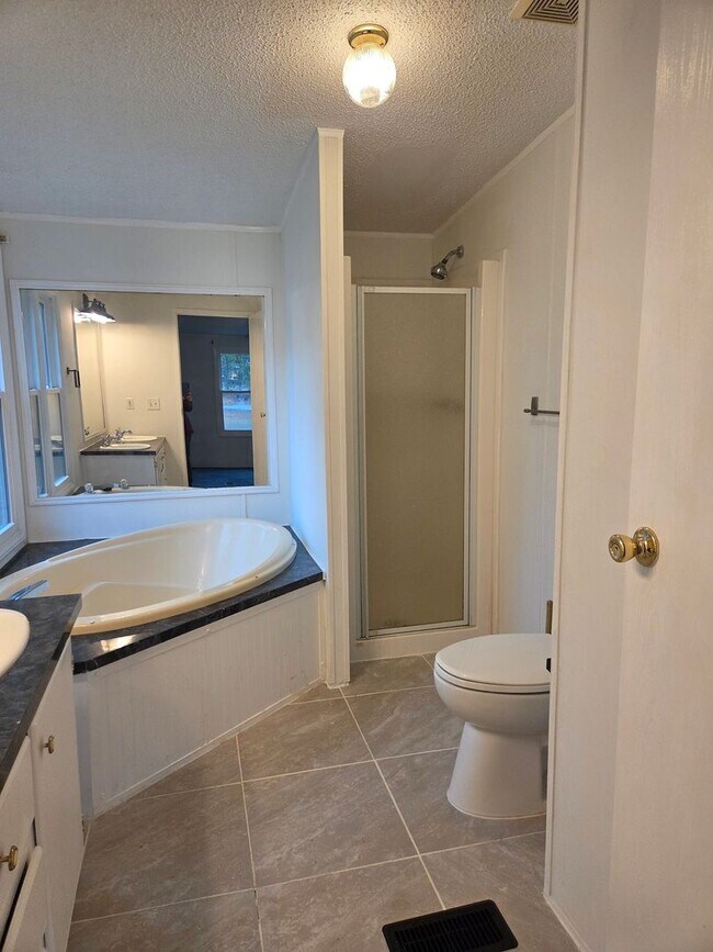 Building Photo - 3 bedroom mobile home in Iron Station