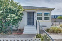 Building Photo - Charming & Convenient Living in the Heart of Downtown Las Vegas