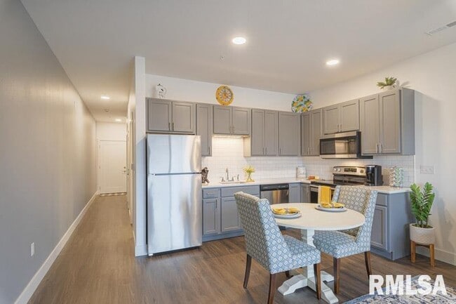 Building Photo - 801 Bend Blvd