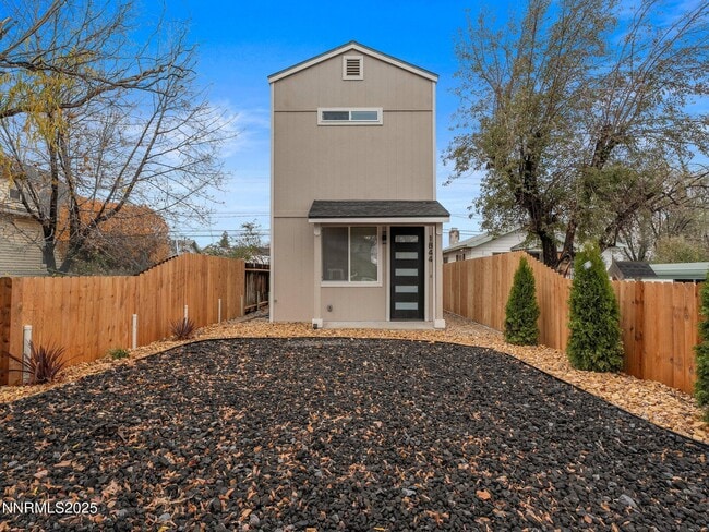 Primary Photo - 1844 H St