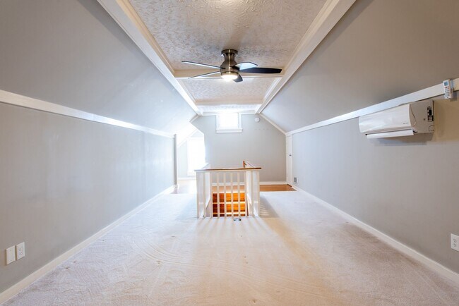 Building Photo - Charming Home in Deer Park Neighborhood