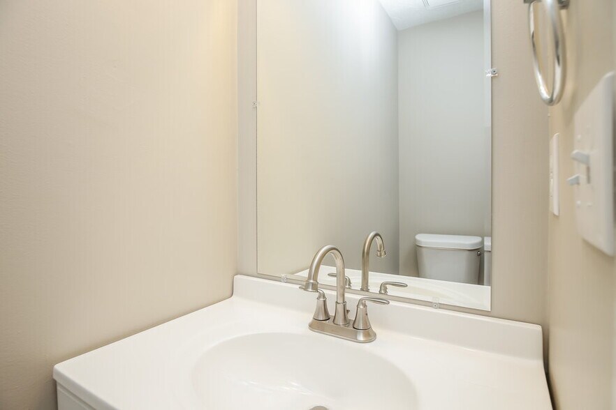 Building Photo - 3621 Homewood Dr