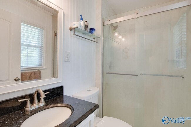 Building Photo - 215 Drake Ave SW