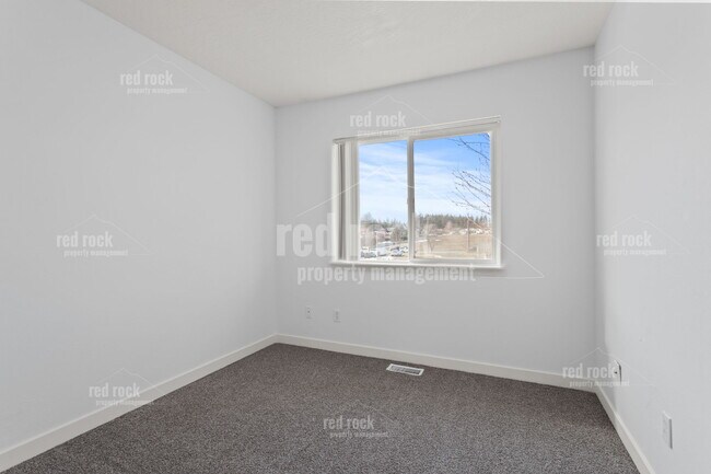 Building Photo - 4935 N Jasmine Ln