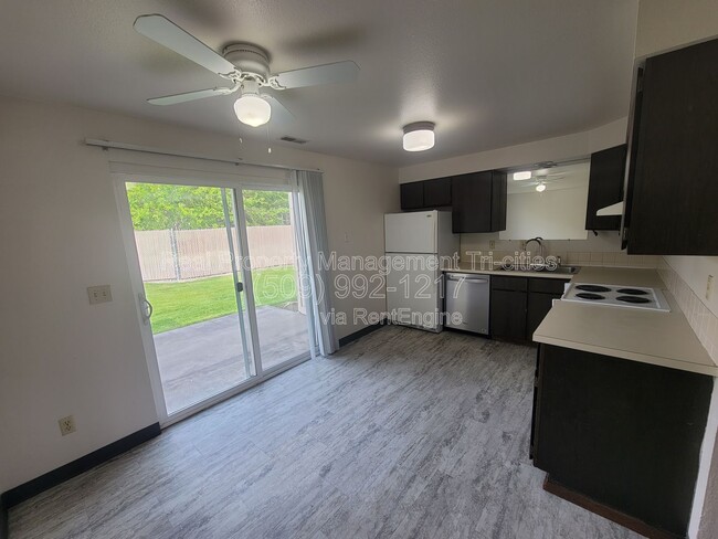 Building Photo - 140 Van Giesen St