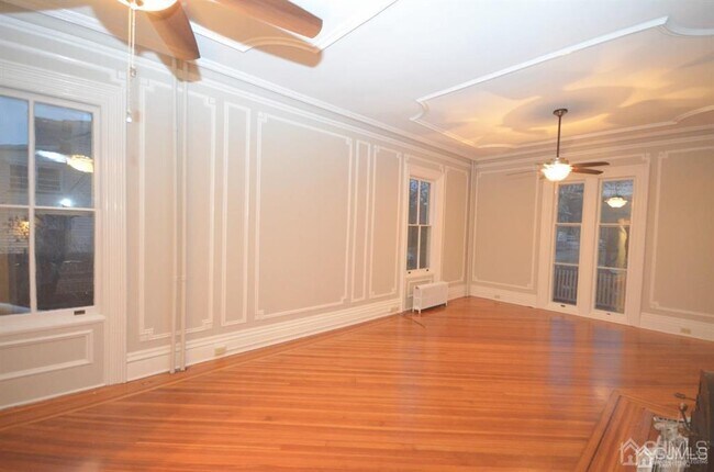 Building Photo - 405 N Washington Ave